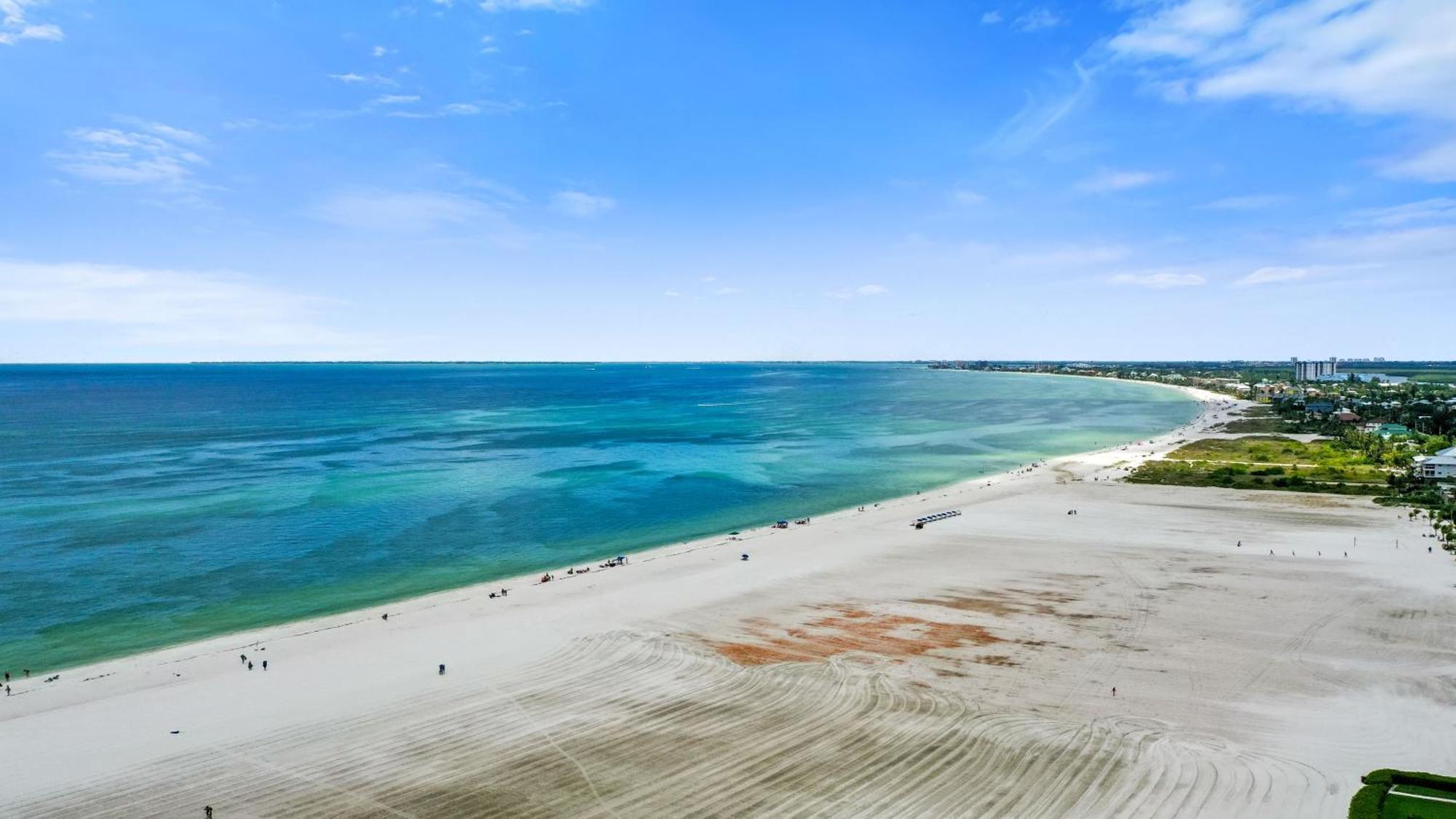 Gullwing Beach Front Resort فورت مايس بيتش المظهر الخارجي الصورة